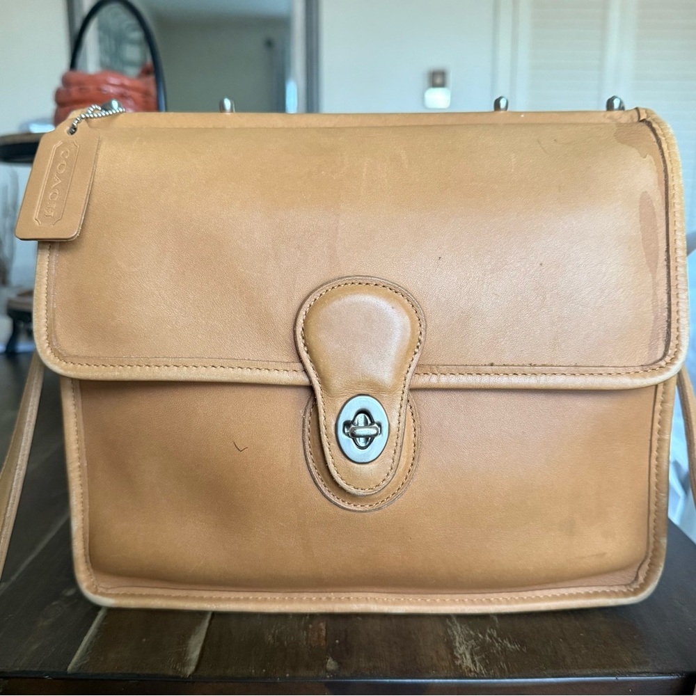 Coach Willis in Camel 9927